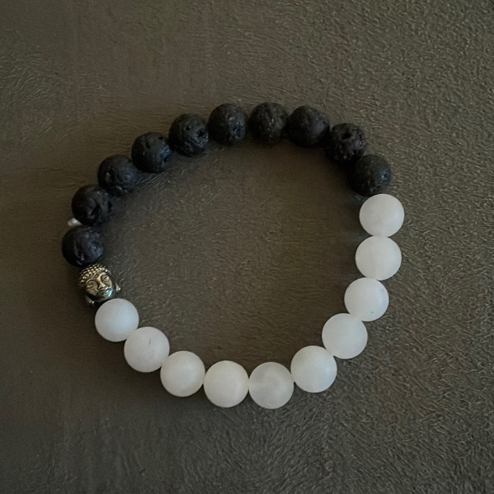 Black and white beaded bracelet